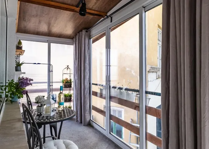 Cozy In Center Apartment