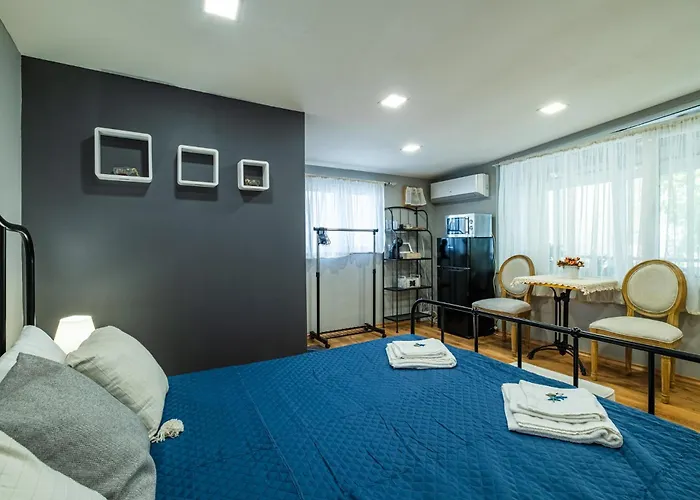 Cozy In Center * فارنا